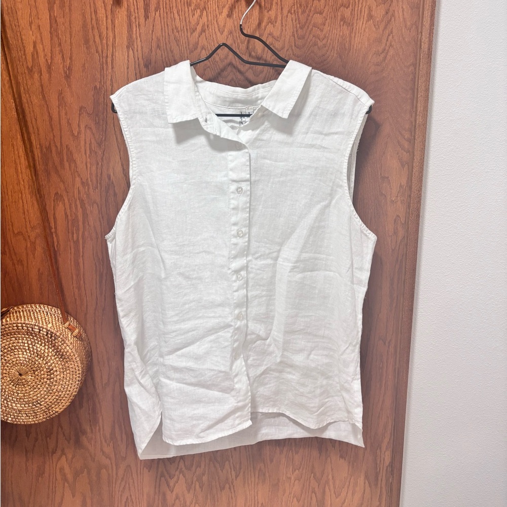 Lulu-B White Sleeveless Button-Down Shirt